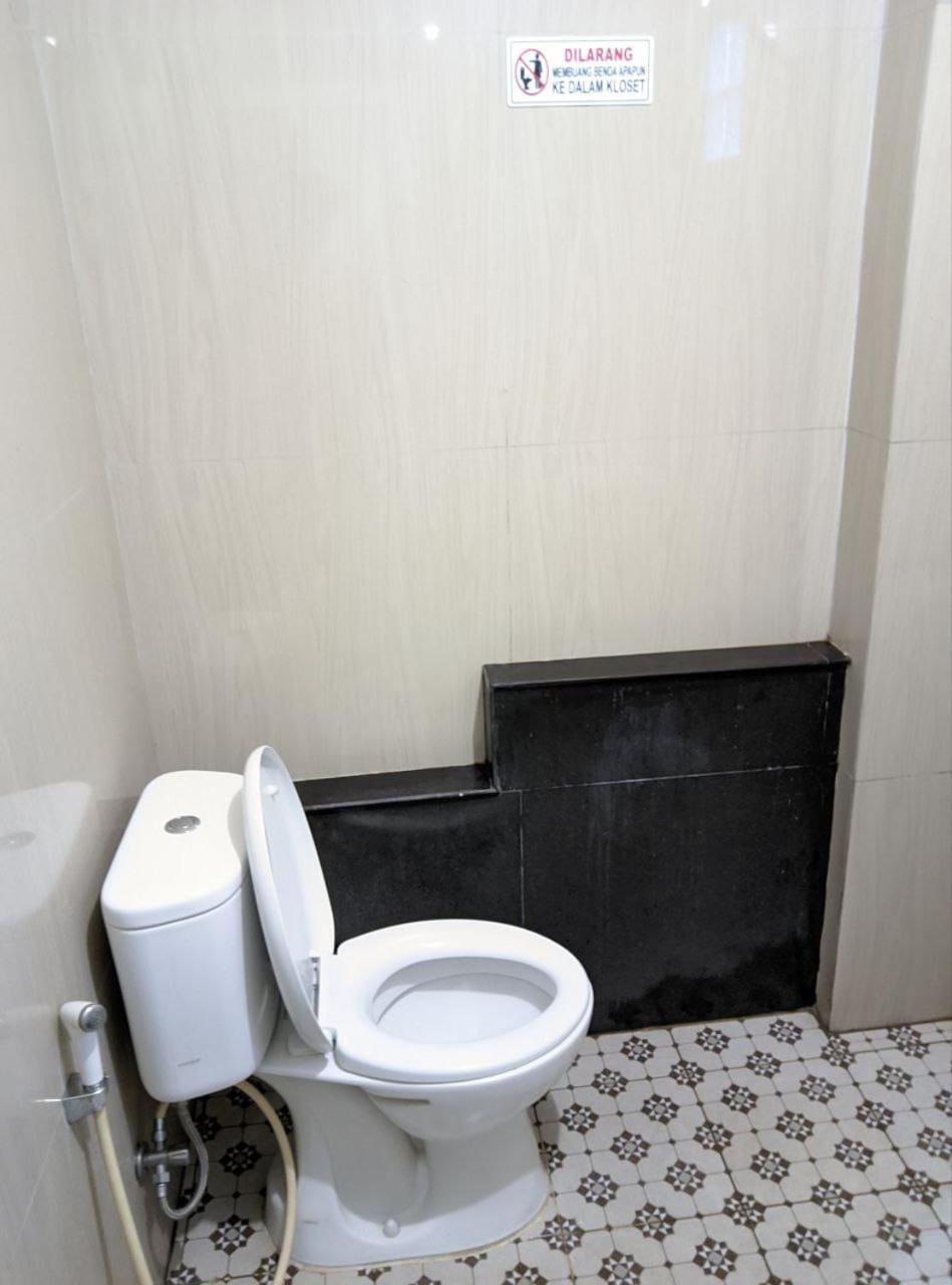 Teratai Residence Mitra Reddoorz Medan Buitenkant foto