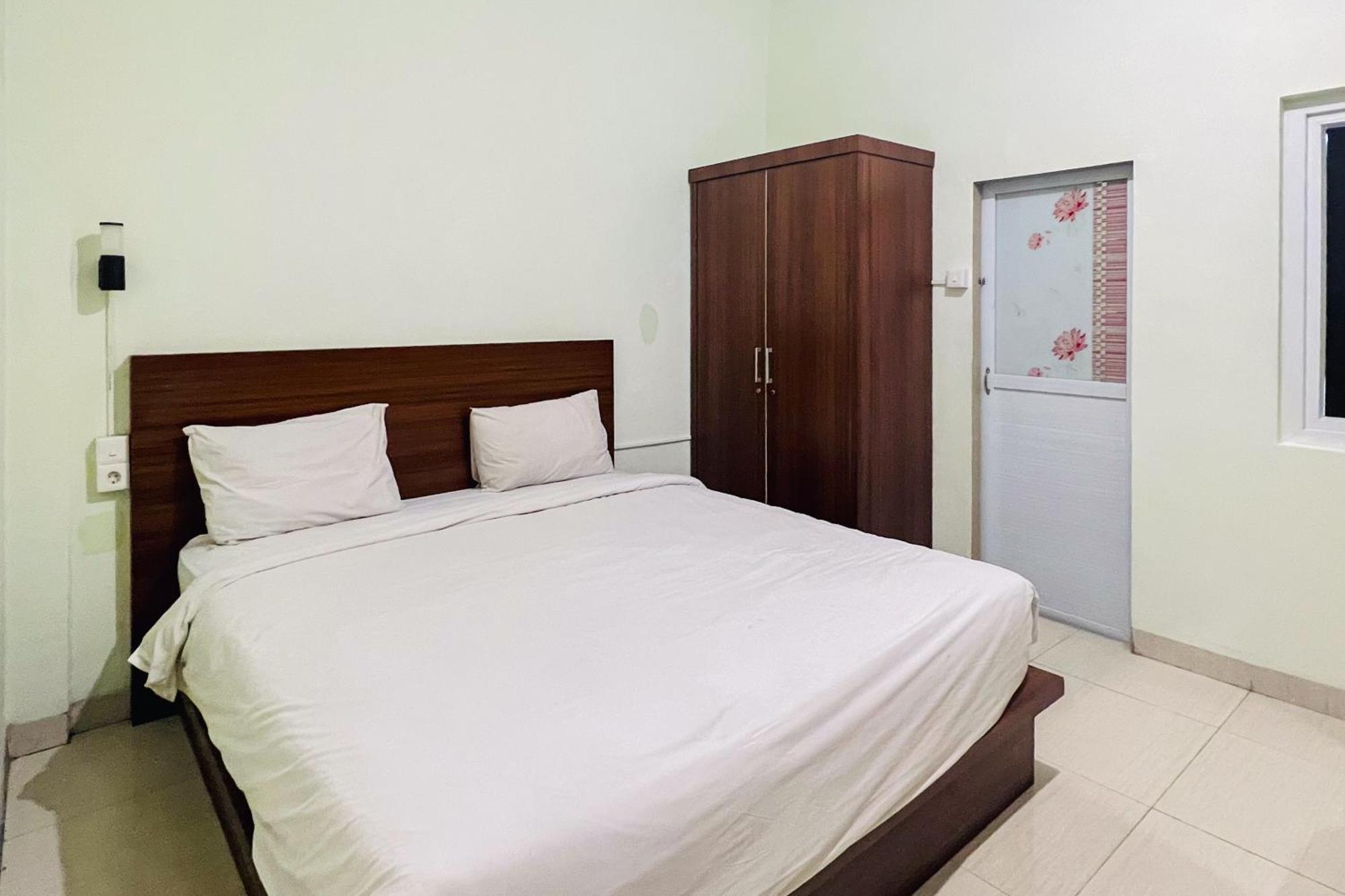 Teratai Residence Mitra Reddoorz Medan Buitenkant foto