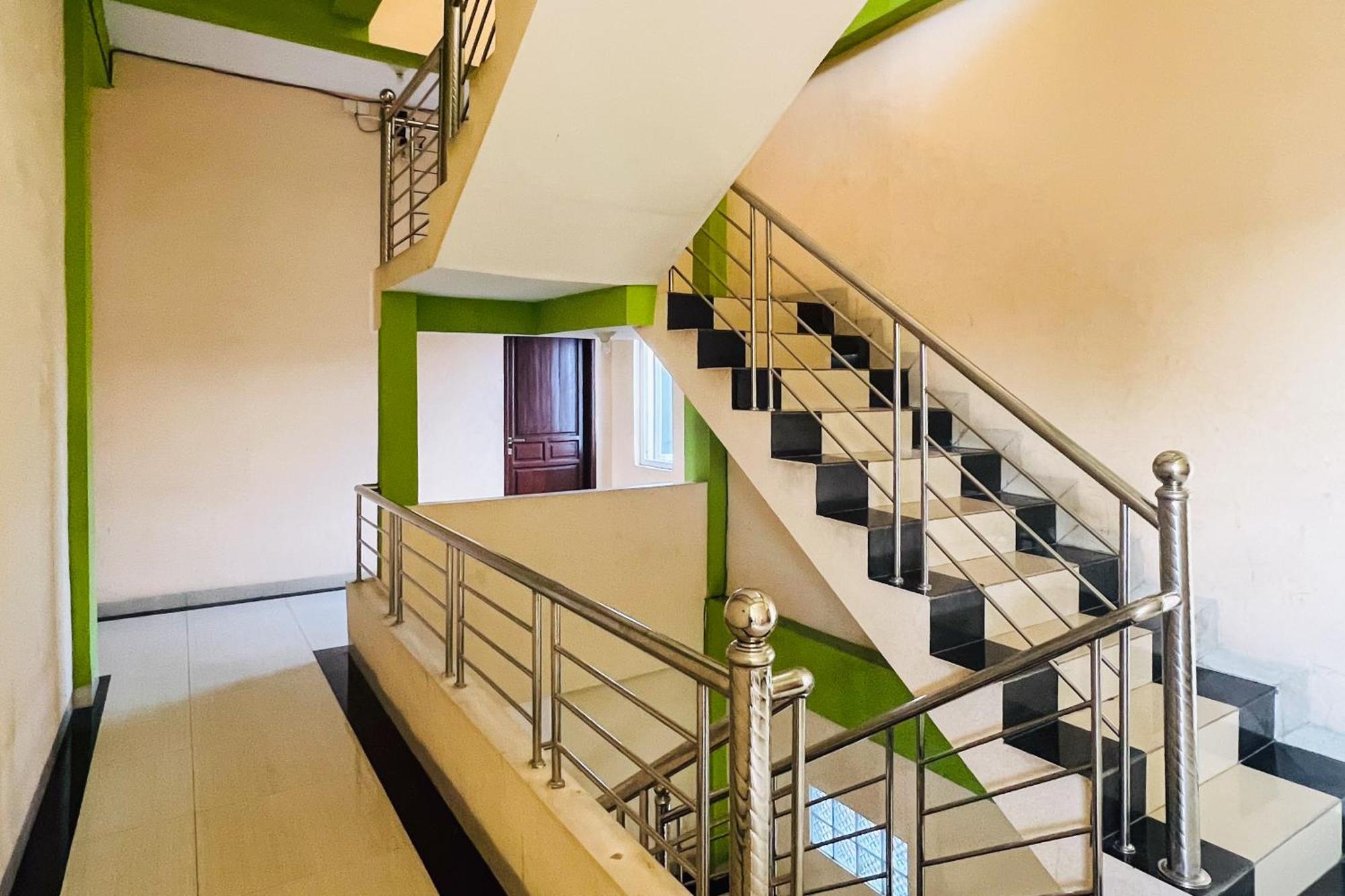 Teratai Residence Mitra Reddoorz Medan Buitenkant foto